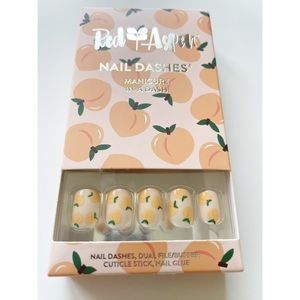 Red Aspen Just Peachy Zoe short nail dashes